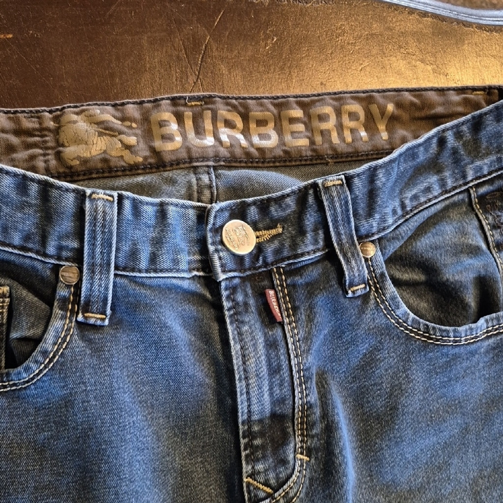 Burberry Jeans Equestrian Knight Design.Sz.W.31×L27.75" Rise 9".